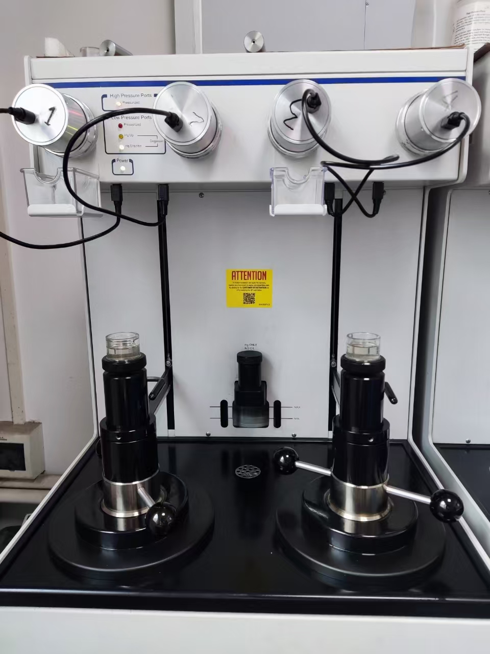 Mercury pressure tester for measuring pore size